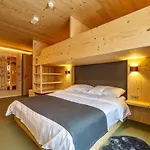 Mad Mount & Hotel 3*